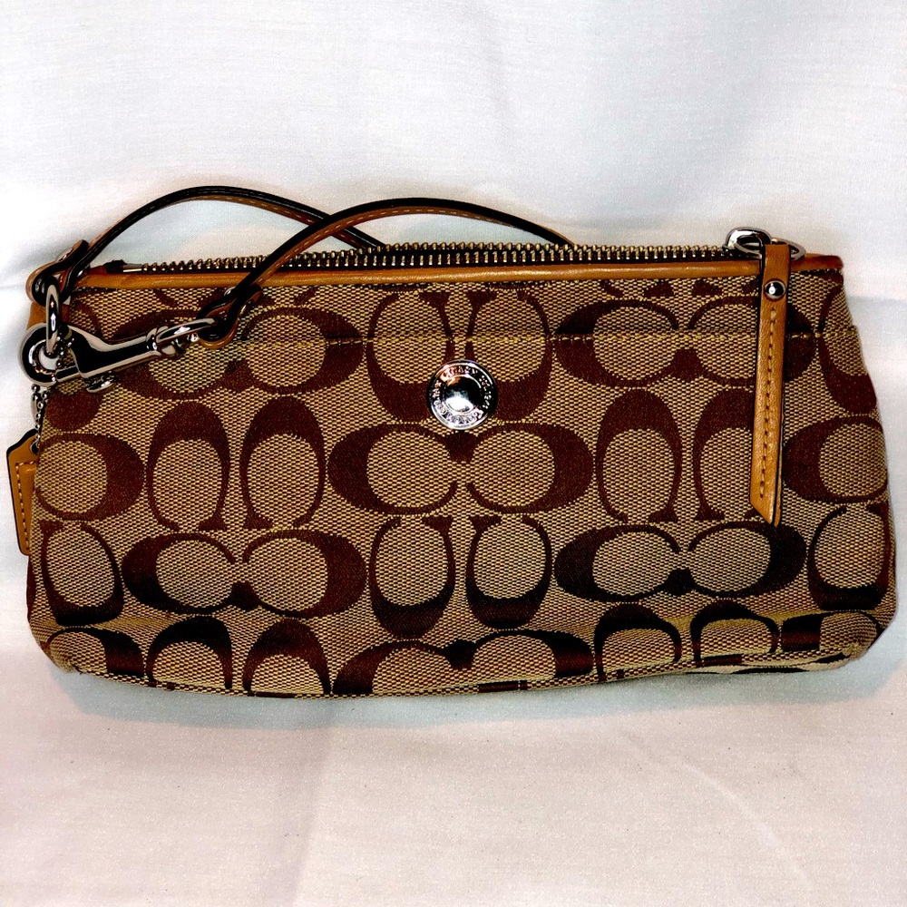 Women coach wallet